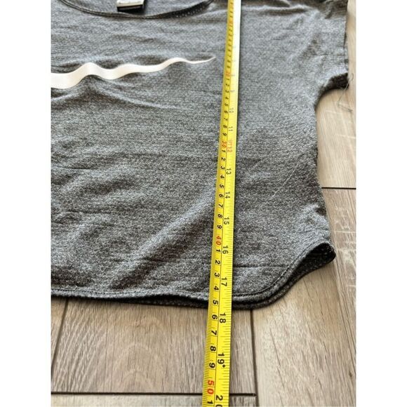 Nike dri fit gray athletic crop top size S - Picture 9 of 10